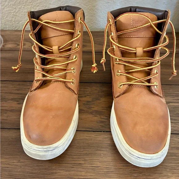 Timberland Tan Leather High-Top with Black Collar - Picture 2 of 7